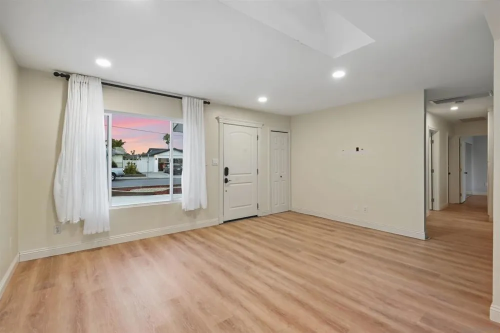 5241 Jamestown San Diego, CA 92117