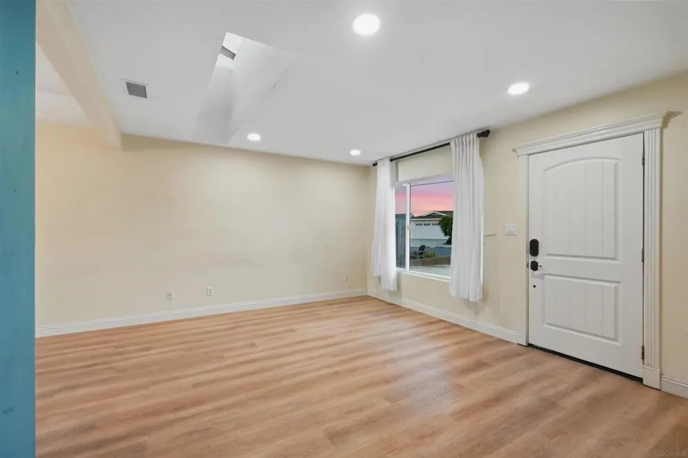 5241 Jamestown San Diego, CA 92117