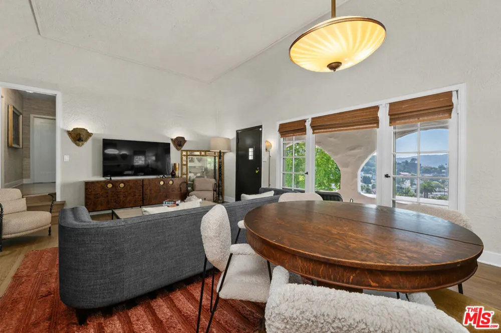 1224 Oberlin Drive Glendale, CA 91205