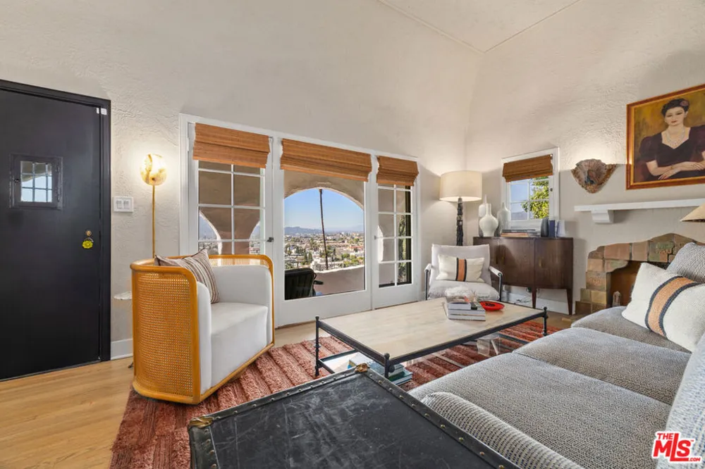 1224 Oberlin Drive Glendale, CA 91205