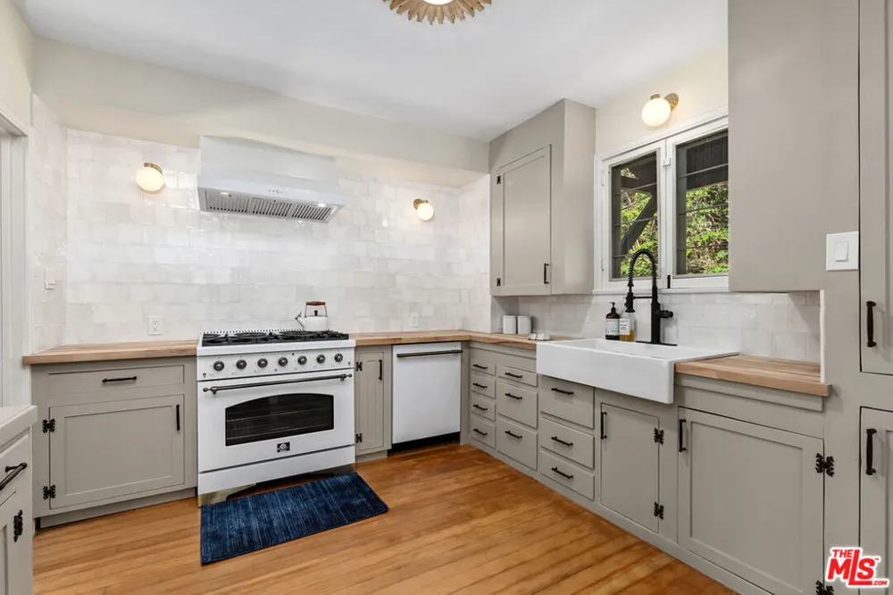 1224 Oberlin Drive Glendale, CA 91205