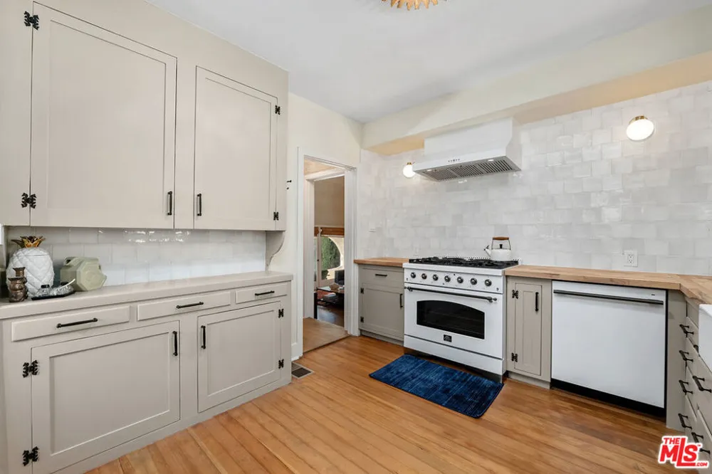 1224 Oberlin Drive Glendale, CA 91205