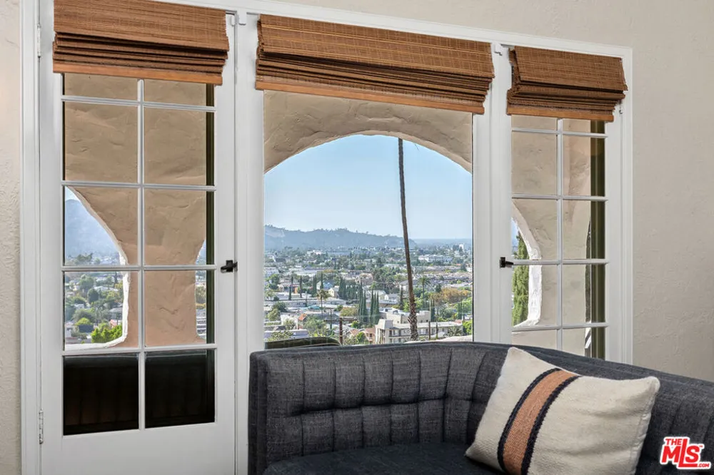 1224 Oberlin Drive Glendale, CA 91205