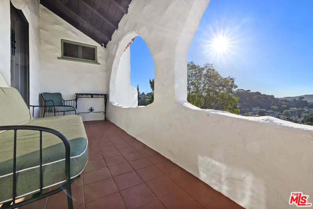 1224 Oberlin Drive Glendale, CA 91205