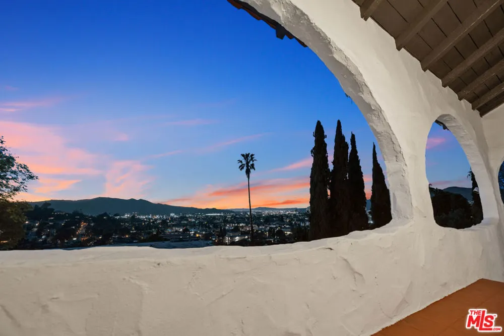 1224 Oberlin Drive Glendale, CA 91205