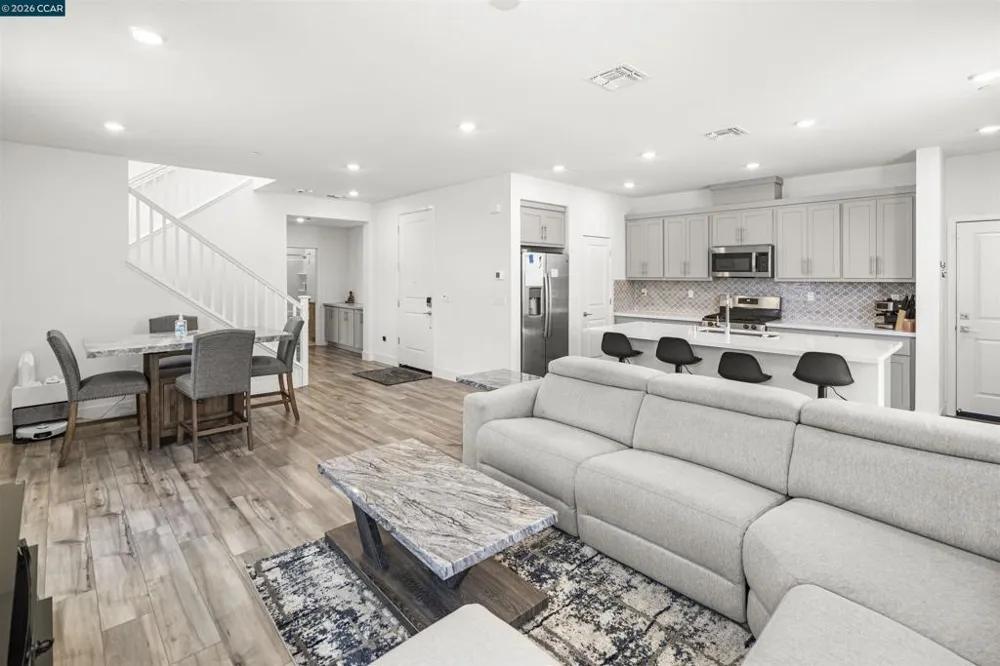 2214 Daimler St Lathrop, CA 95330