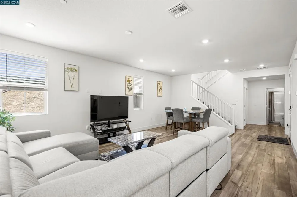 2214 Daimler St Lathrop, CA 95330