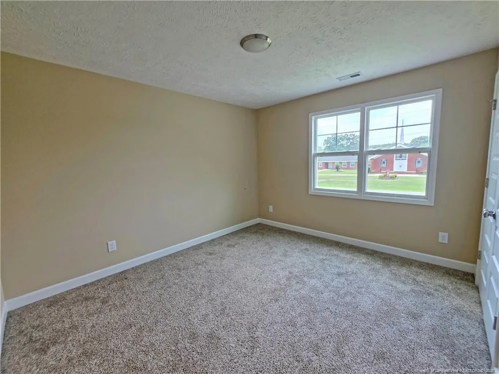 5524 Tolarsville Road St. Pauls, NC 28384