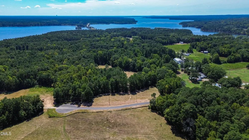 138 Lakeside Drive Chapel Hill, NC 27517