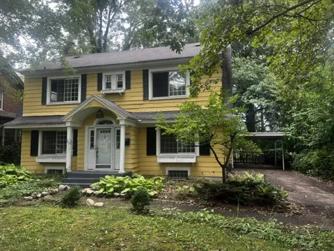 319 Aurora Street SE
