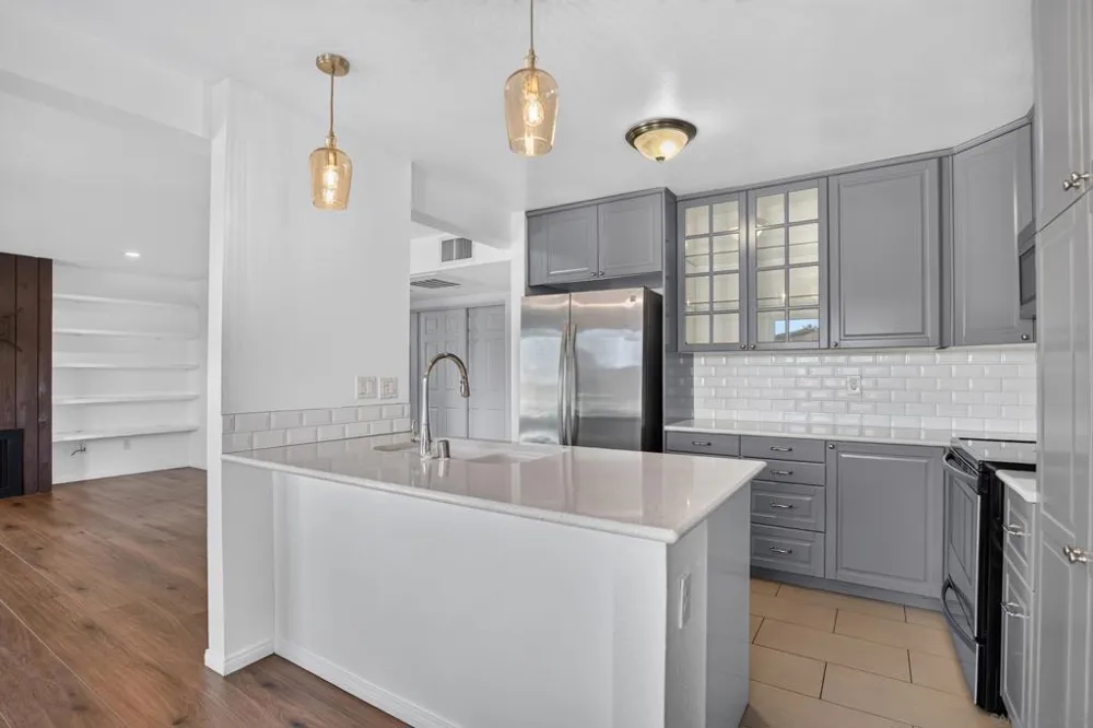 3837 Leland San Diego, CA 92106
