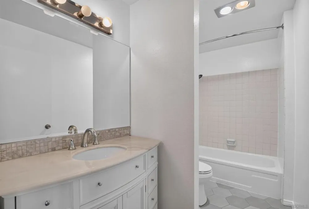 3837 Leland San Diego, CA 92106