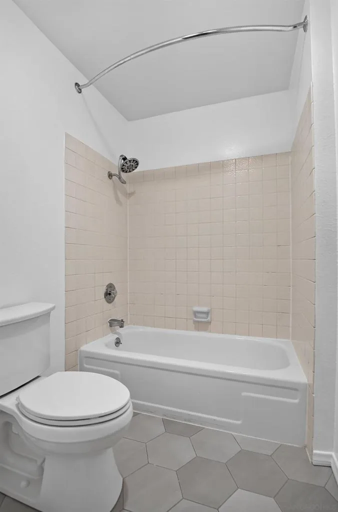 3837 Leland San Diego, CA 92106