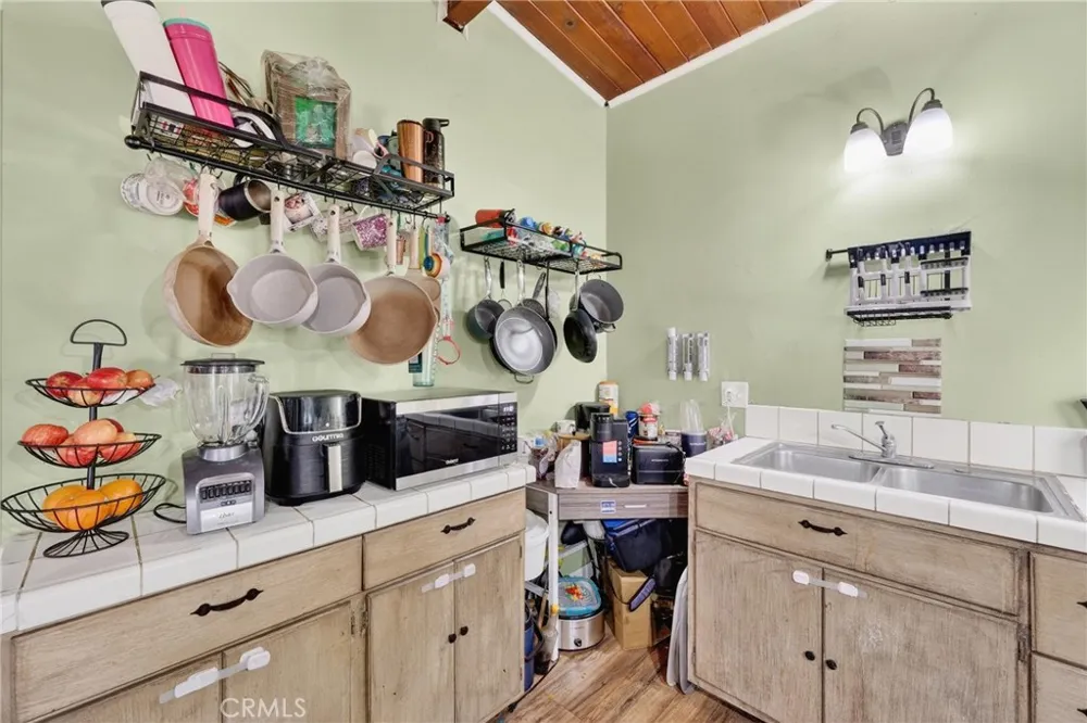 2415 Merrywood Pomona, CA 91767