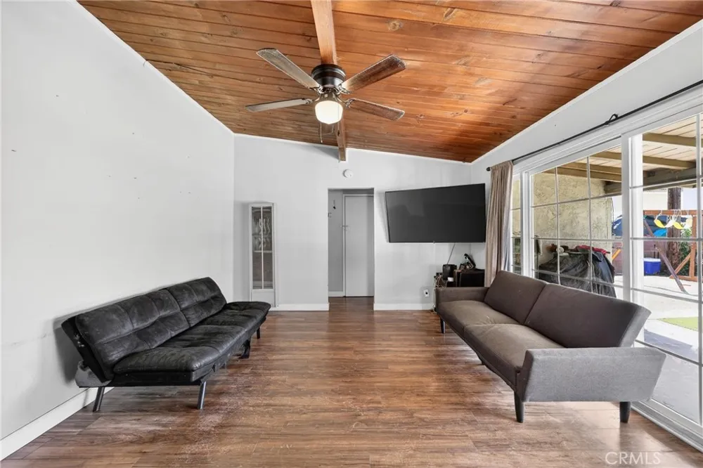 2415 Merrywood Pomona, CA 91767