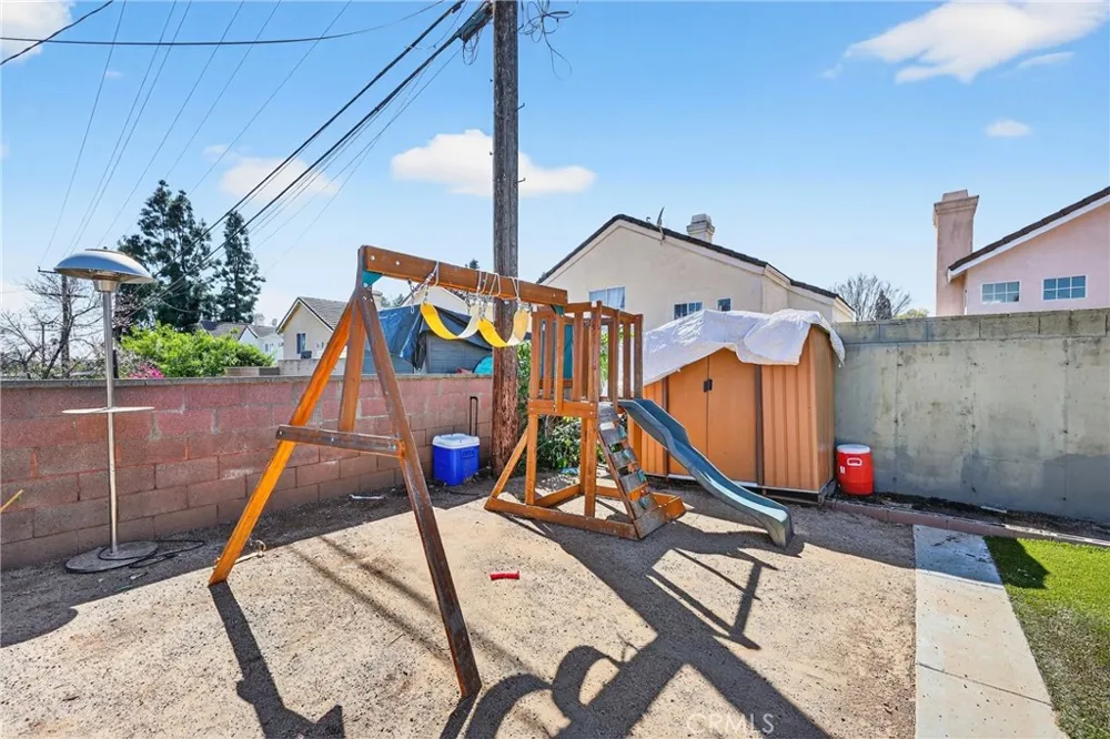 2415 Merrywood Pomona, CA 91767