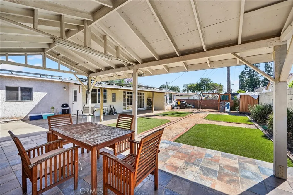 2415 Merrywood Pomona, CA 91767