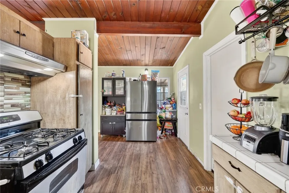 2415 Merrywood Pomona, CA 91767