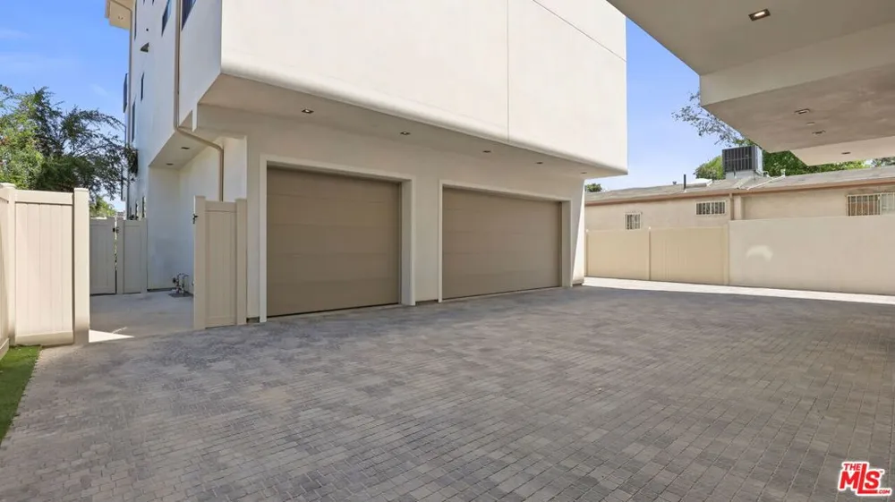 10842 Peach Grove Street #AA North Hollywood, CA 91601