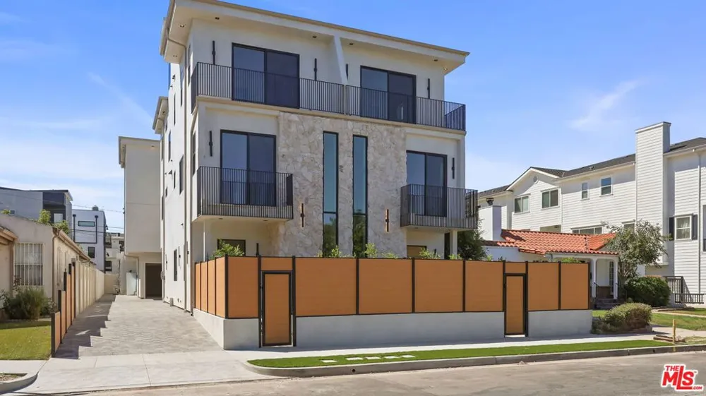 10842 Peach Grove Street #AA North Hollywood, CA 91601