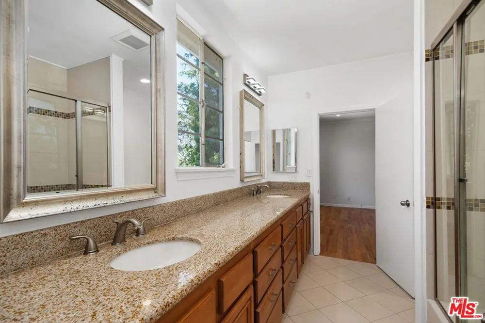 517 Elm Drive Beverly Hills, CA 90210