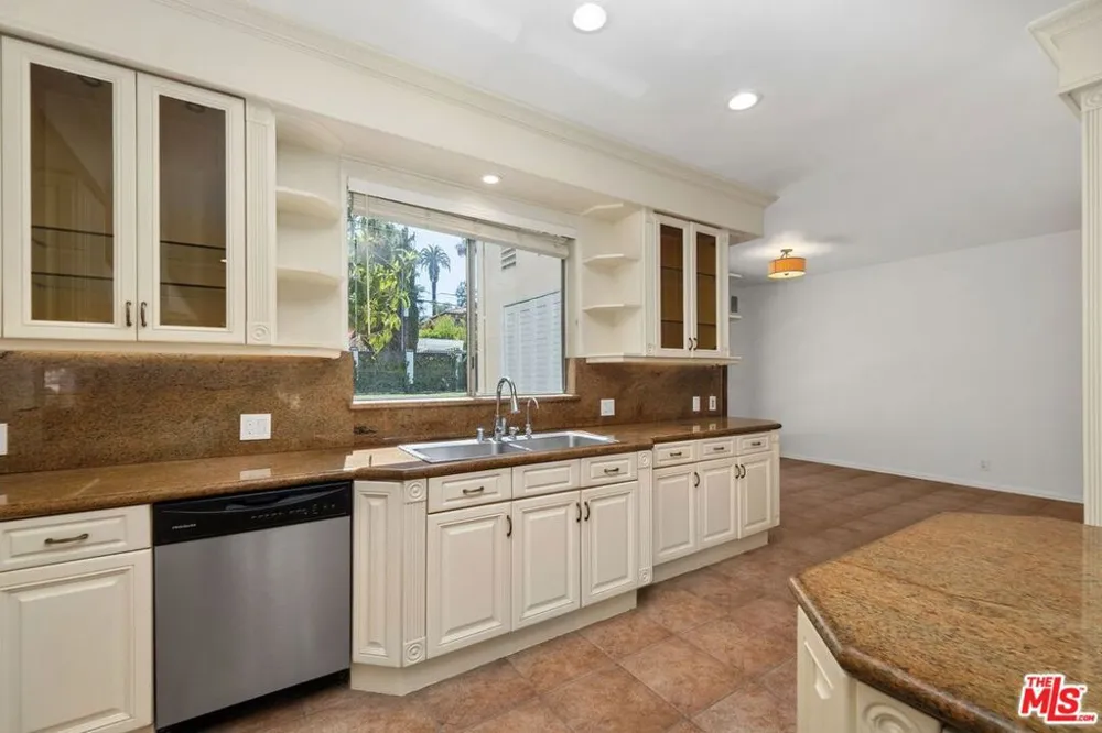 517 Elm Drive Beverly Hills, CA 90210