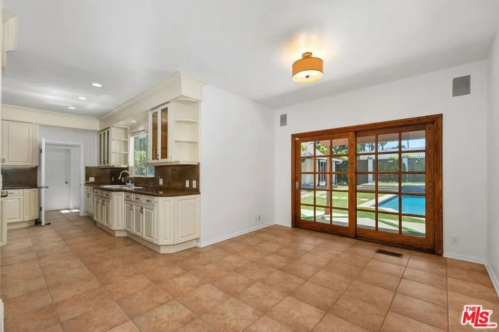 517 Elm Drive Beverly Hills, CA 90210