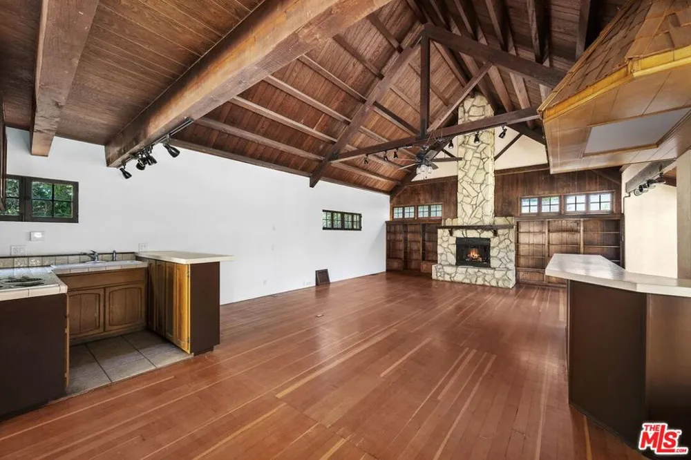 517 Elm Drive Beverly Hills, CA 90210