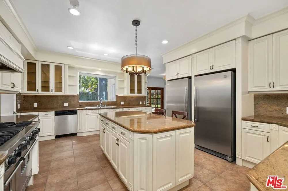 517 Elm Drive Beverly Hills, CA 90210