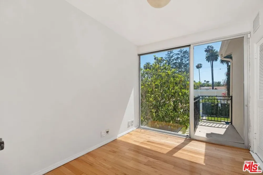 517 Elm Drive Beverly Hills, CA 90210