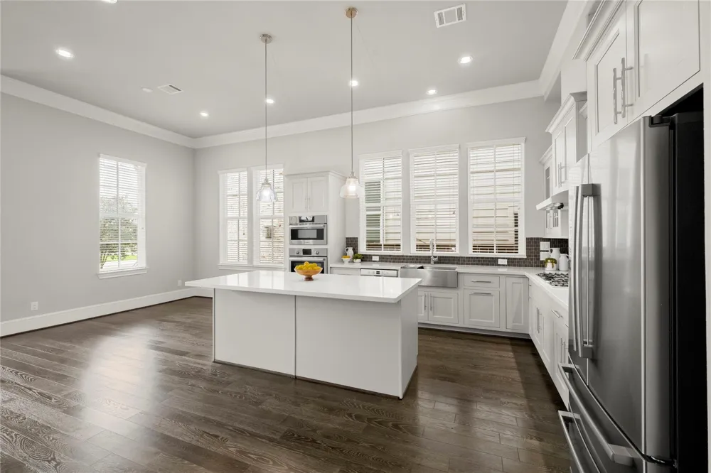 2424 Lake Kolbe Lane Houston, TX 77080