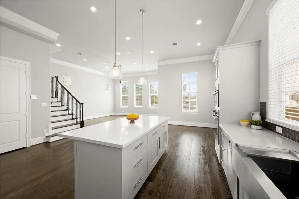 2424 Lake Kolbe Lane Houston, TX 77080
