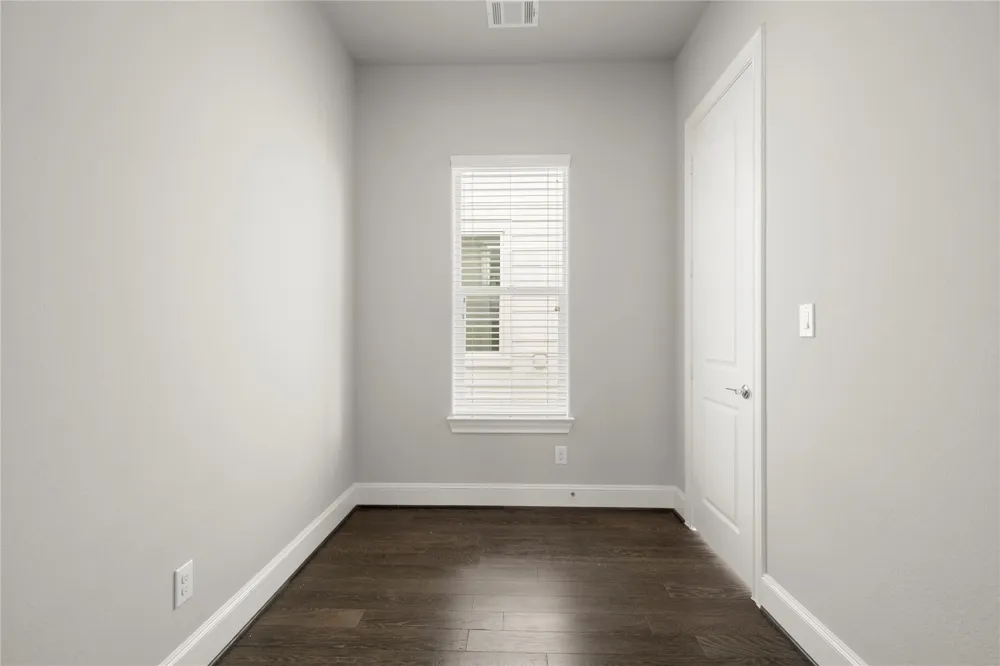 2424 Lake Kolbe Lane Houston, TX 77080