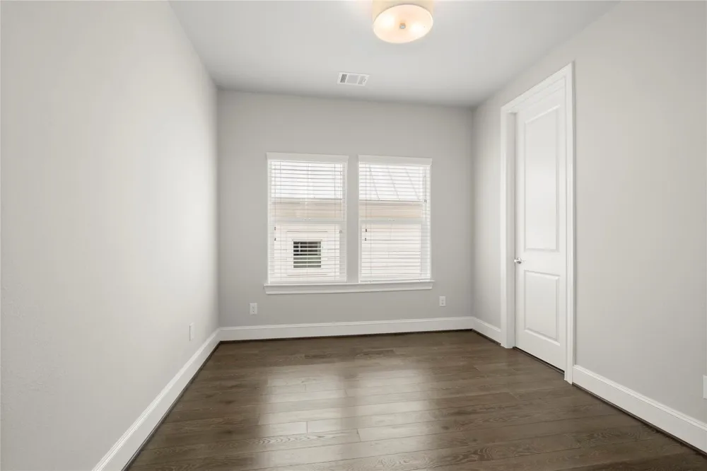 2424 Lake Kolbe Lane Houston, TX 77080