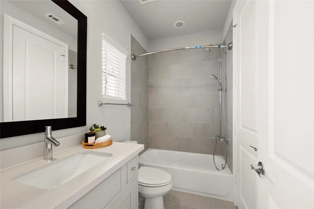 2424 Lake Kolbe Lane Houston, TX 77080