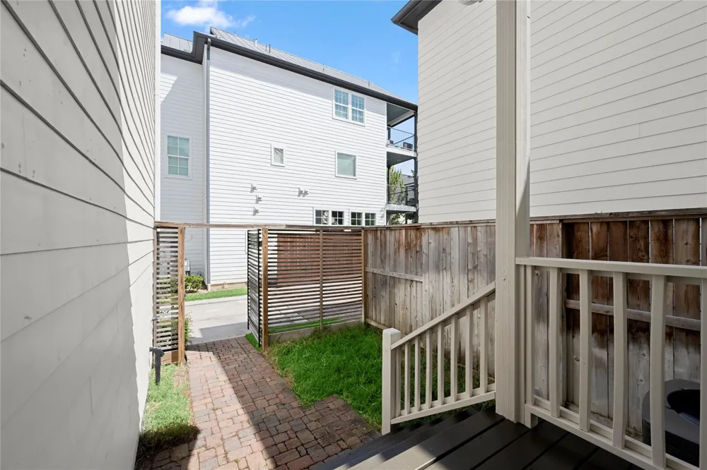 2424 Lake Kolbe Lane Houston, TX 77080