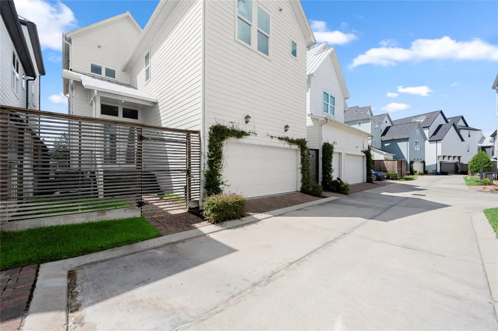 2424 Lake Kolbe Lane Houston, TX 77080