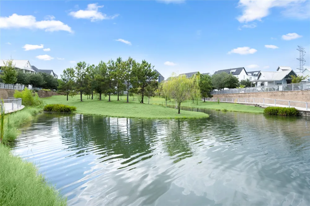 2424 Lake Kolbe Lane Houston, TX 77080