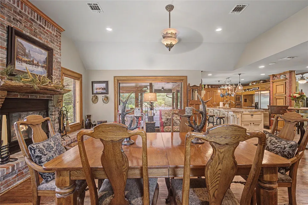 11 Holly Tree Lane Spring, TX 77373