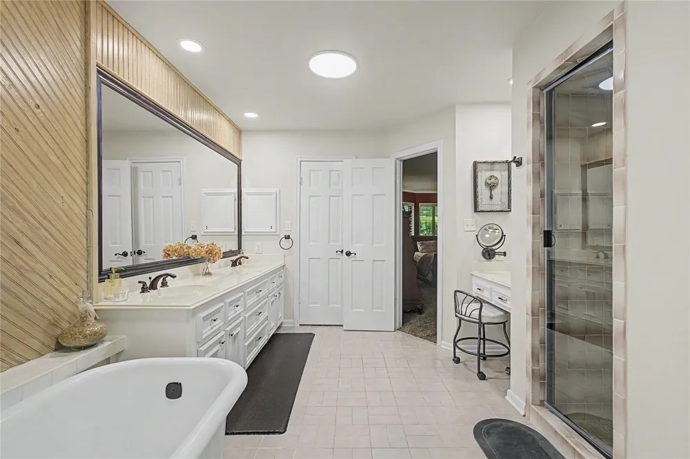 11 Holly Tree Lane Spring, TX 77373