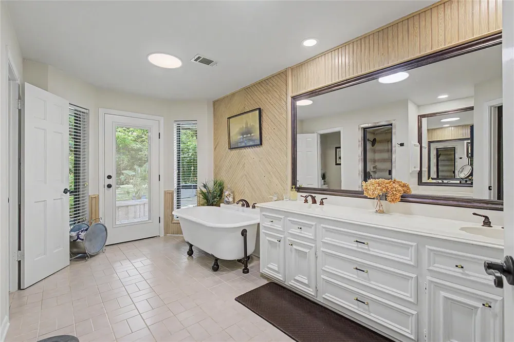 11 Holly Tree Lane Spring, TX 77373