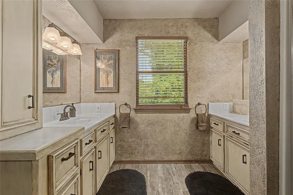 11 Holly Tree Lane Spring, TX 77373