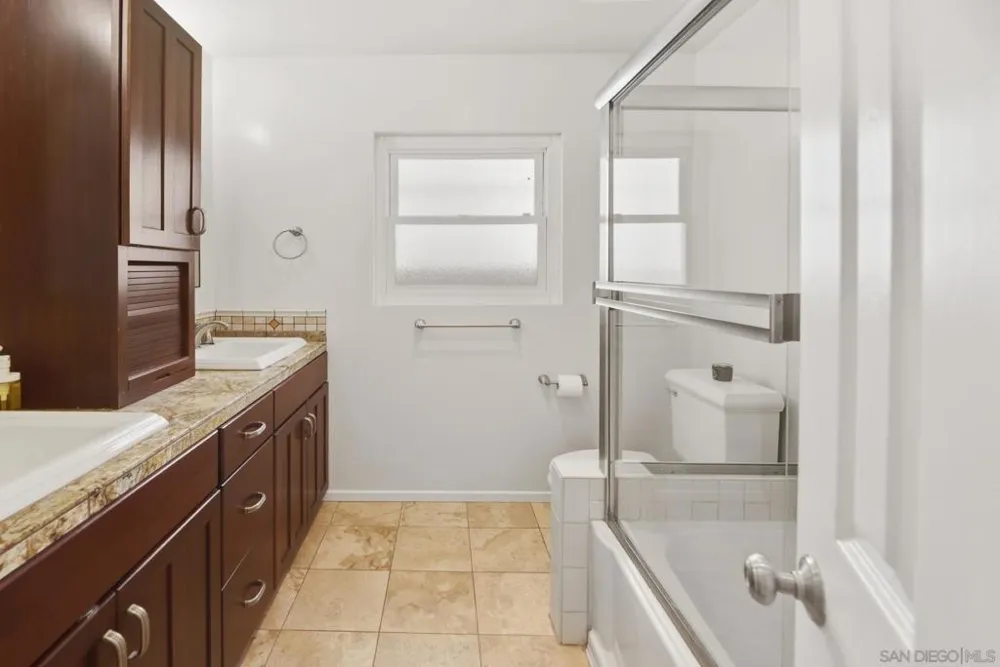 5045 Gary San Diego, CA 92115