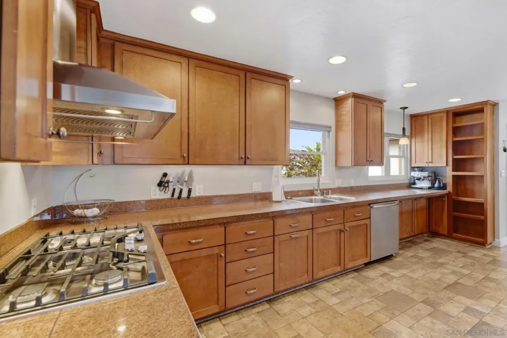5045 Gary San Diego, CA 92115