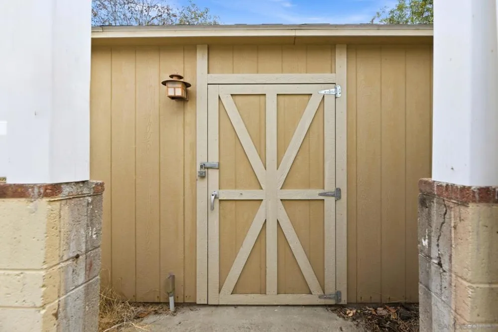 5045 Gary San Diego, CA 92115