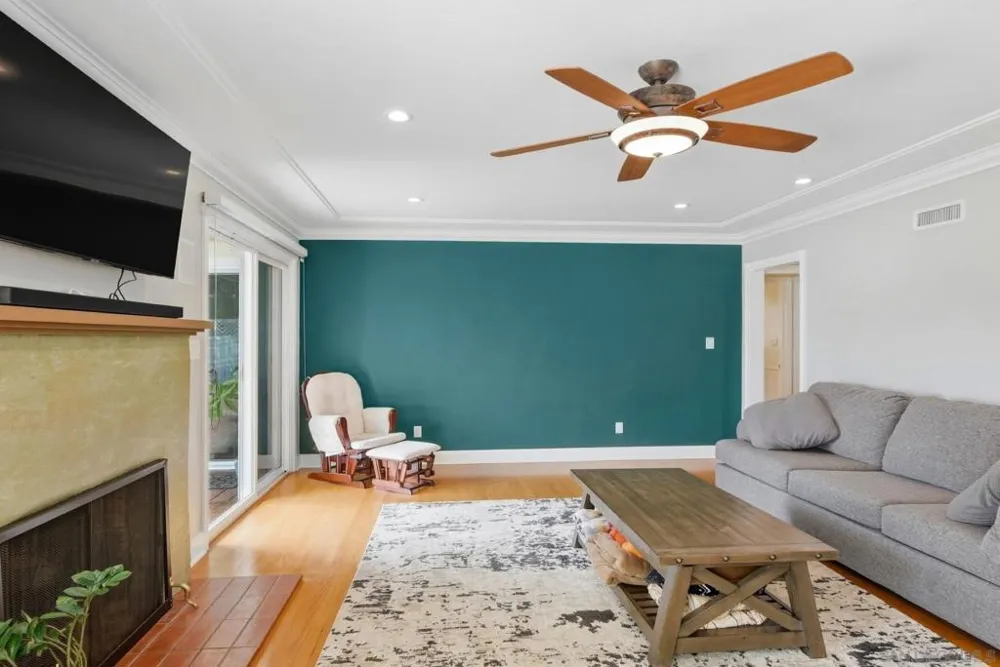 5045 Gary San Diego, CA 92115