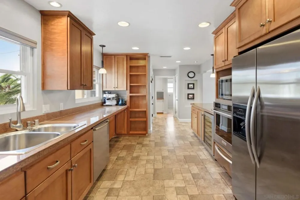5045 Gary San Diego, CA 92115