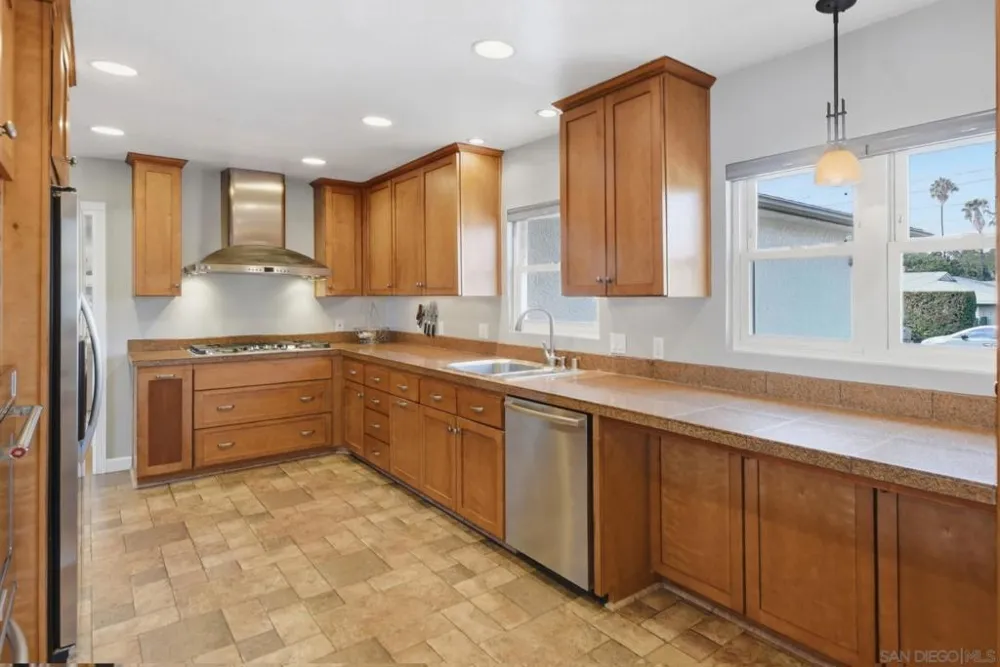 5045 Gary San Diego, CA 92115