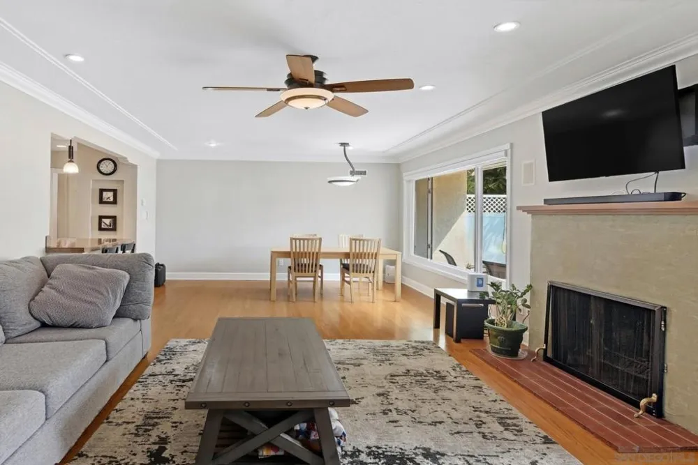 5045 Gary San Diego, CA 92115