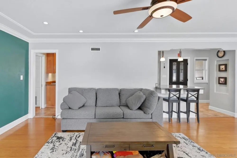 5045 Gary San Diego, CA 92115